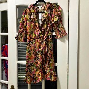 NWT TopShop Spring/ Summer dress! Size 4- floral smocked sleeve wrap around mini
